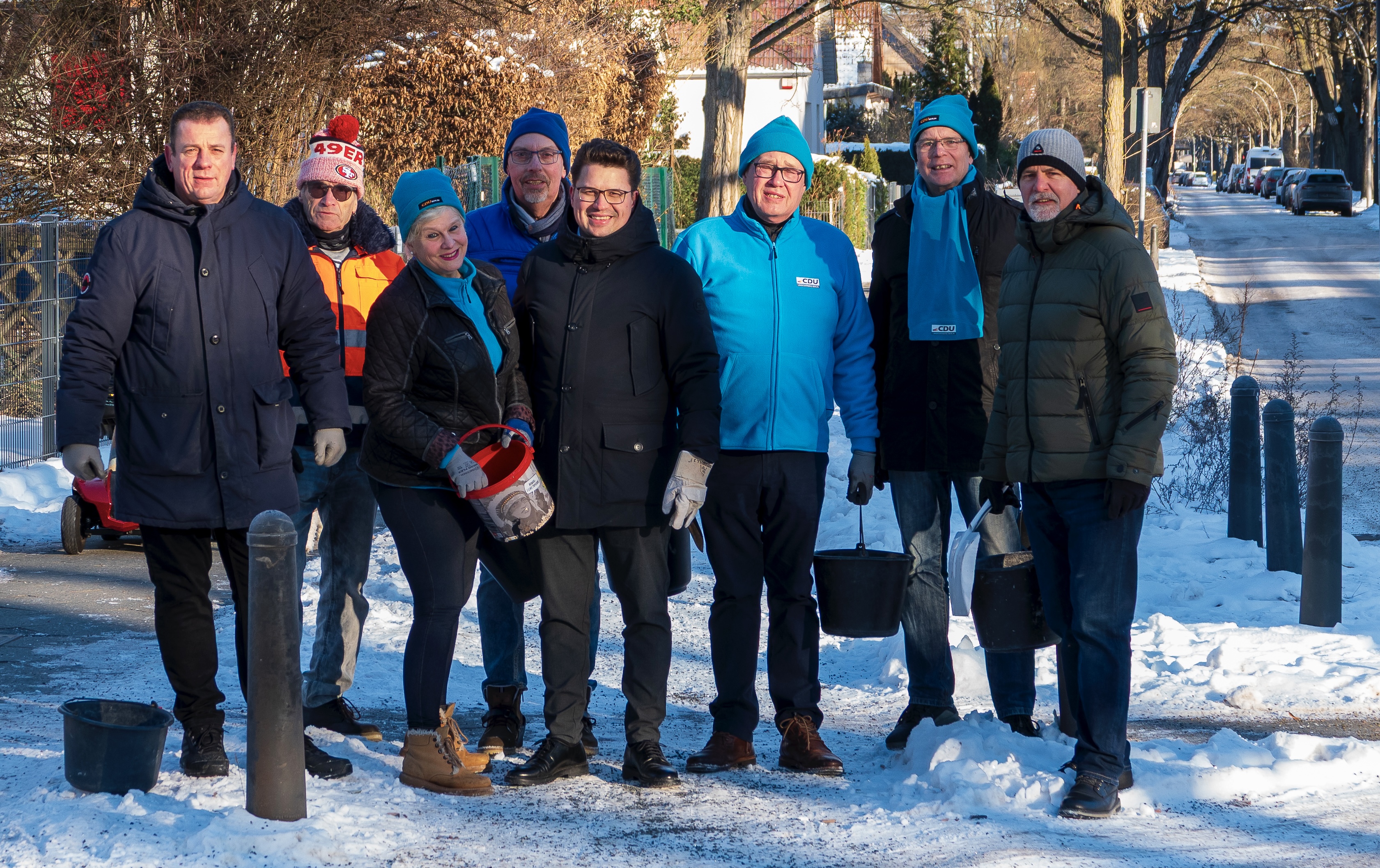 v.l.n.r.: Martin Stelzer, Hartmut Banowski, Vilma Goldmann, Lutz Wittstock, Niklas Gra�elt MdA, Andr� Kaleyta, Martin D�ker, Oliver Raeder